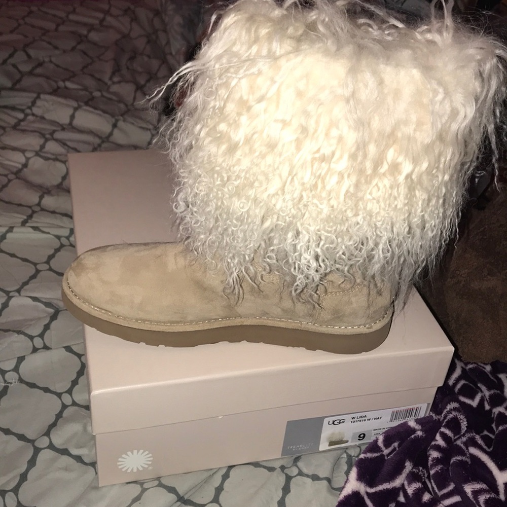 Brand new Ugg Australia. NEVER WORN